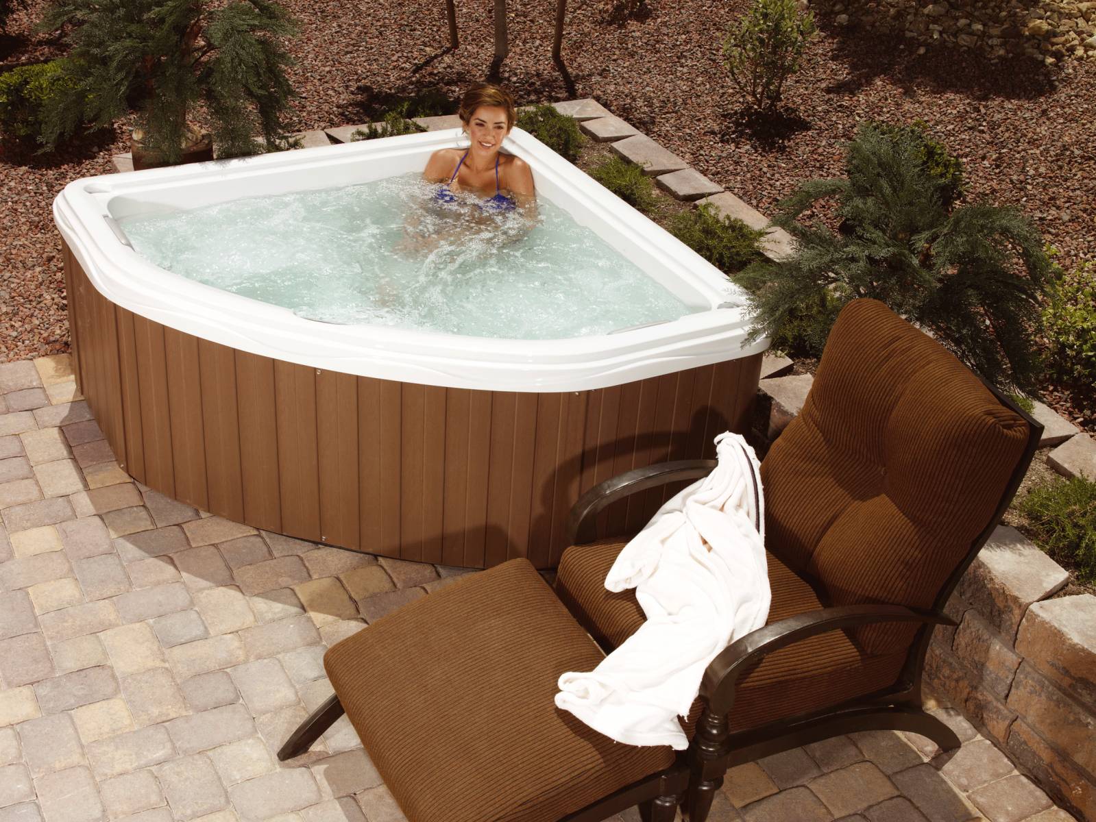 garden spas jacuzzi